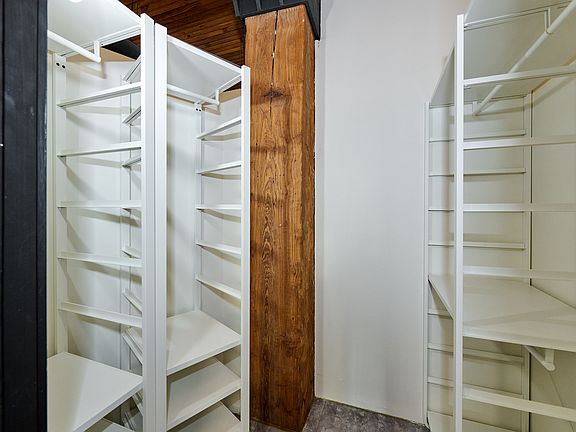 5th image of 900 S Wabash Ave APT 203