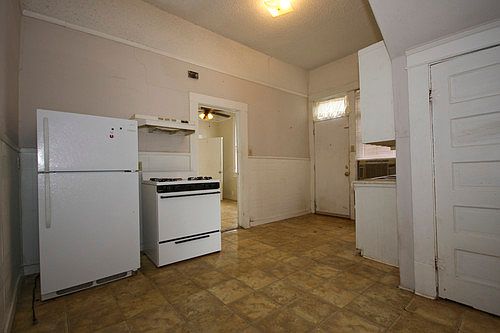 4th image of 416 E Locust St APT 1