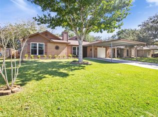 2704 Mockingbird Dr, Alvin, TX 77511