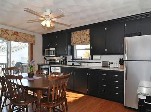 3rd image of 266 Grosvenor Ave