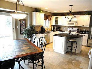 3rd image of 25 Sylvan Cir