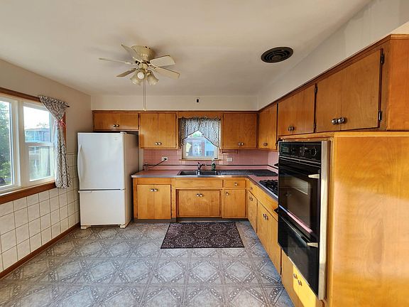 4th image of 8324 Knox Ave #2