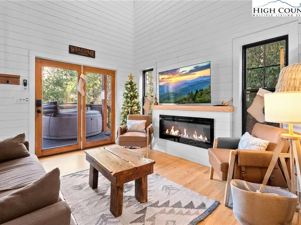 100 Bear Den Mountain View Drive, Spruce Pine, NC 28777