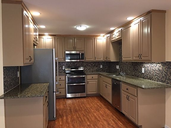 4th image of 1008 Clayton Nolen Dr