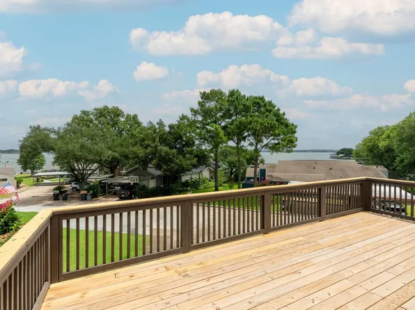 17 Lakeview Vlg, Montgomery, TX 77356