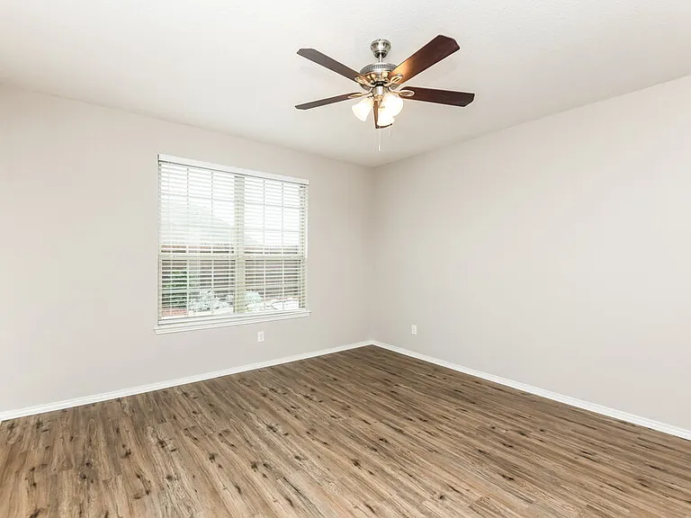 204 Bay St — Photo 10