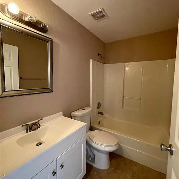 908 W Cape Coral Pkwy — Photo 13