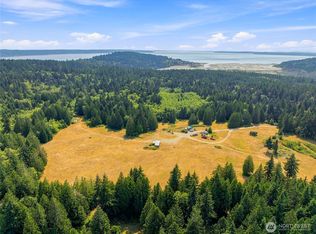 7495 S Jewett Rd, Clinton, WA 98236