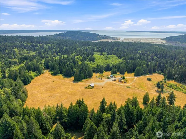 7495 Jewett Road, Clinton, WA 98236