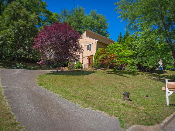 4th image of 1534 Glenwood Dr SE