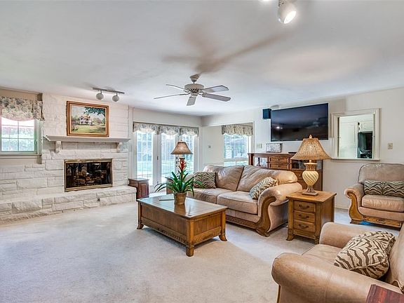 3rd image of 4126 Courtshire Dr