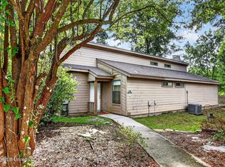 1 Pelican Cv, Diamondhead, MS 39525