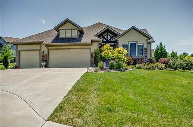 Welcome to 9919 Sunset Dr. Lenexa, Ks.