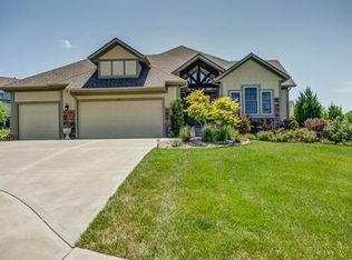 9919 Sunset Dr, Lenexa, KS 66220