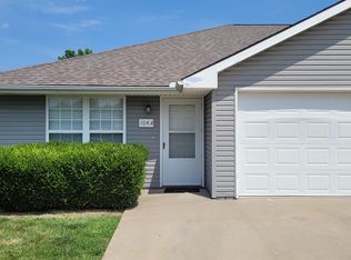 104 SE 24th St APT A, Oak Grove, MO 64075
