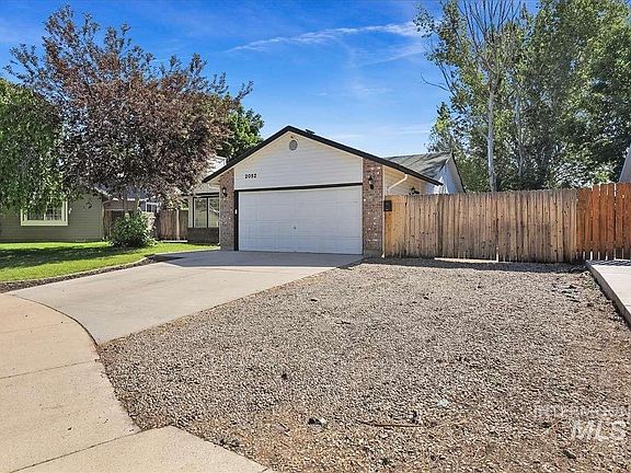 3rd image of 2052 N Citrus Ave
