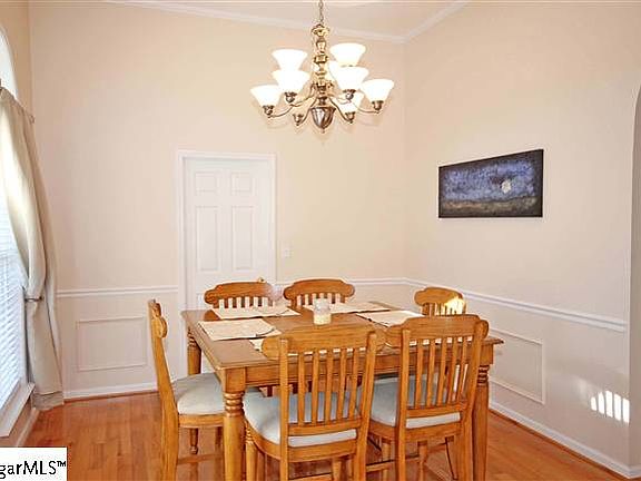 5th image of 215 Pine Dr