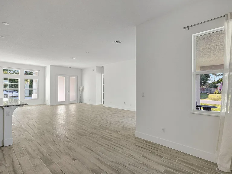 1791 SW Effland Ave — Photo 12