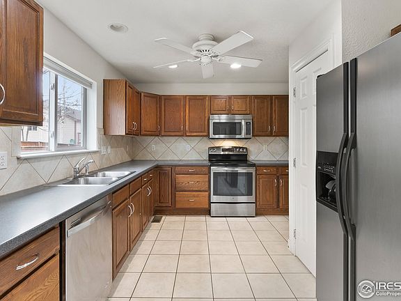 3rd image of 900 Red Oak Dr