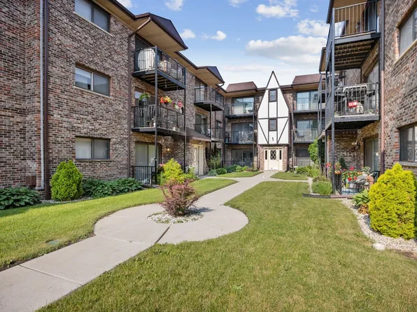 7616 W Lawrence Ave #A1, Harwood Heights, IL 60706