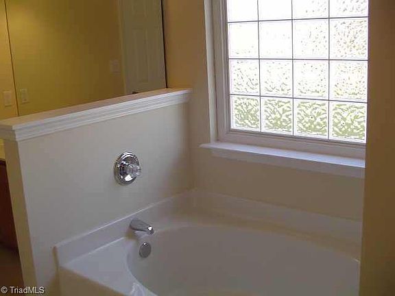 5th image of 813 Johnston St