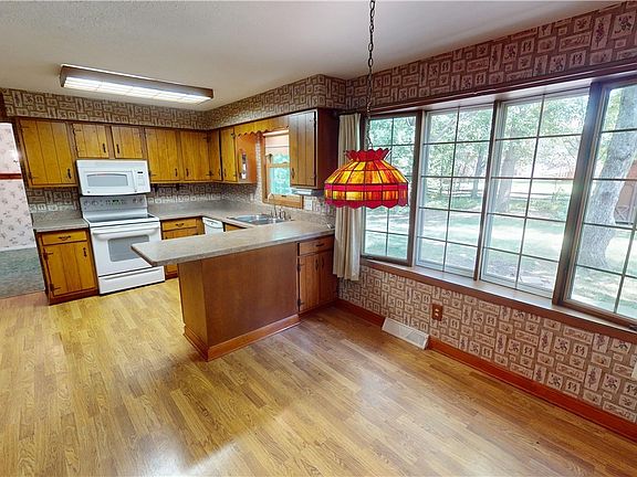 4th image of 8627 Courtland Dr