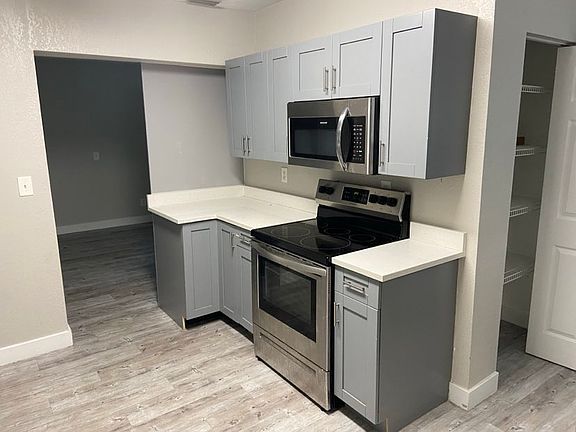 5th image of 3913 Silver Palm Dr #2