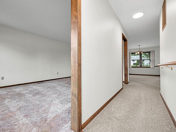 3rd image of 110 N Heather Hill Dr