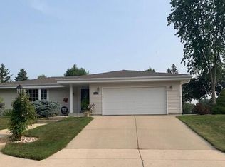 7057 W Lindner Dr, Franklin, WI 53132