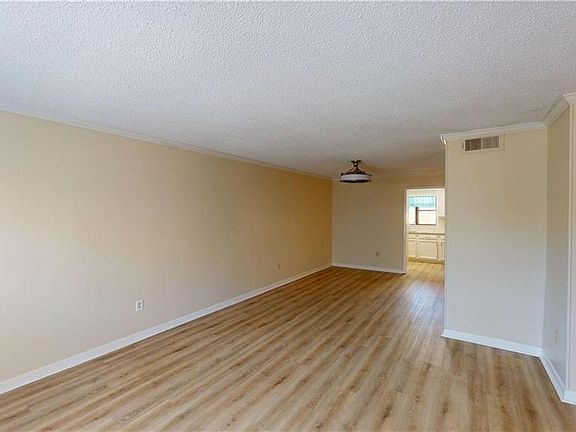 2nd image of 2901 Grant St Unit 902