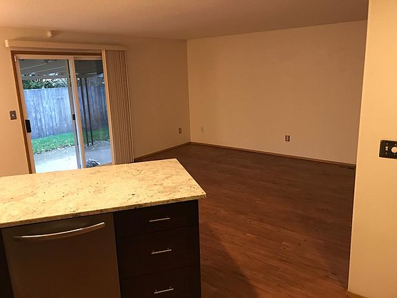 3rd image of 510 SE 99th Ct