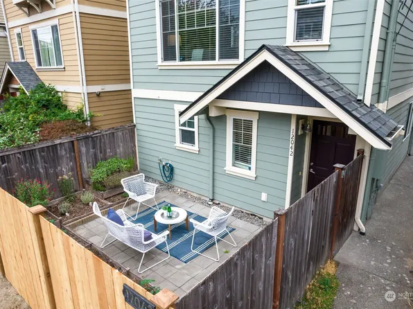 12042 33rd Avenue NE, Seattle, WA 98125