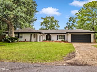 3225 Red Bluff Cir, Ocean Springs, MS 39564
