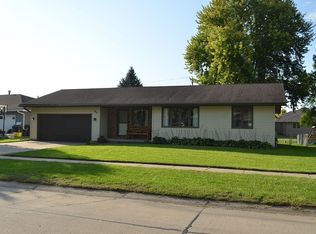 123 Golden Dr, Sergeant Bluff, IA 51054