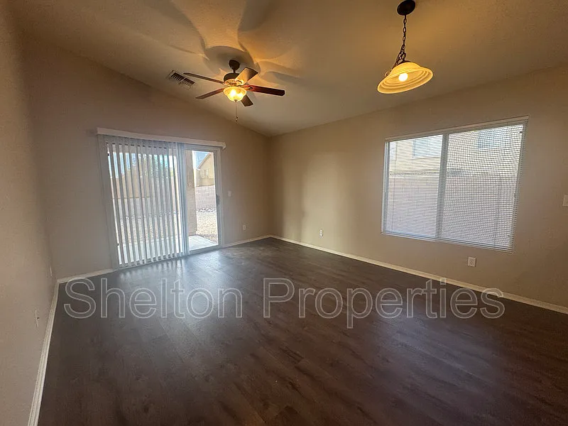 3 bed, 2.0 bath, 1238 sqft, $1,695 — Photo 3