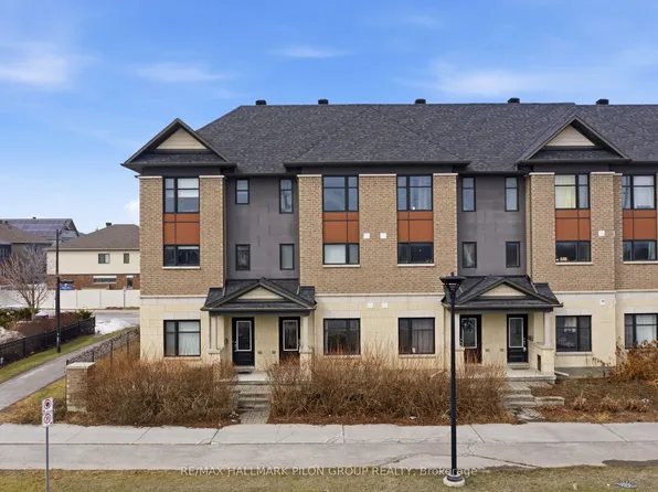 528 Silvertip Ln, Ottawa, ON K2T 0H7