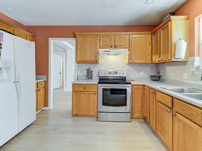 201 Adele Ct — Photo 13