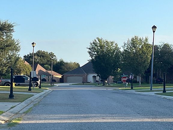 4th image of 108 Quiet Meadows Cir