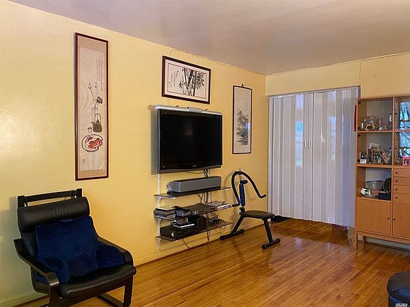 3rd image of 144-54 Sanford Ave #28