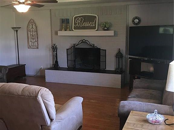 4th image of 804 Lewis Dr