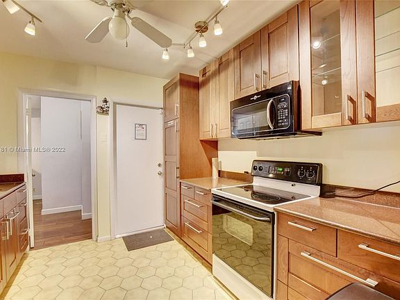 5th image of 418 SE 2nd Ct