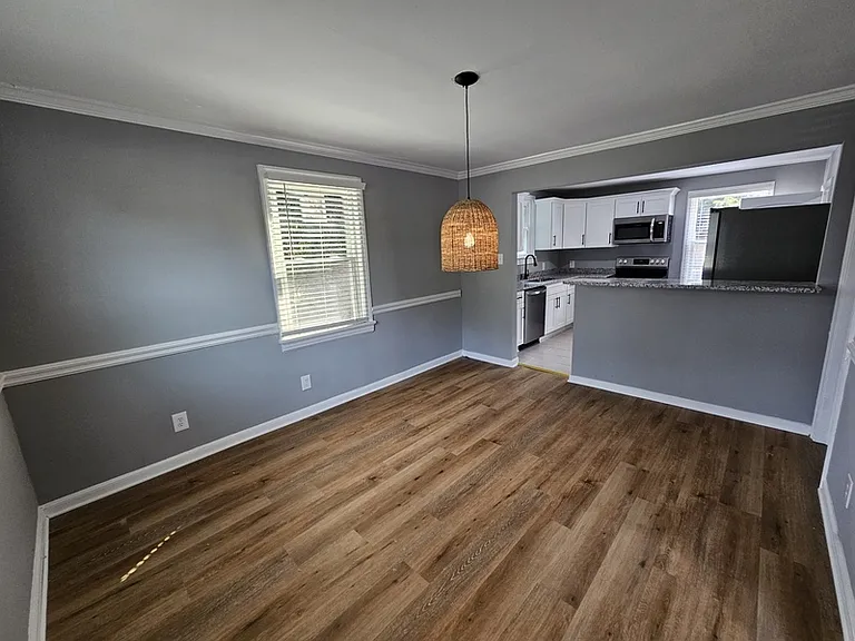 3907 E Chatham Dr — Photo 5