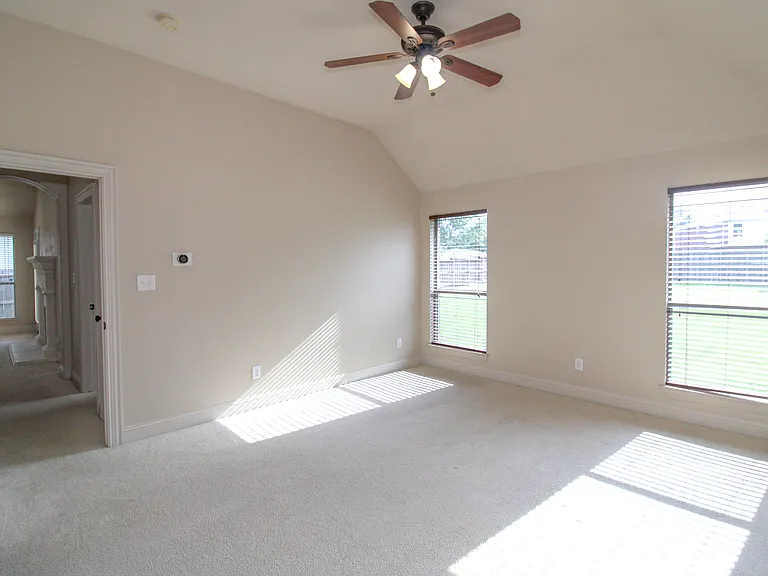215 Wooded Creek Ave — Photo 11