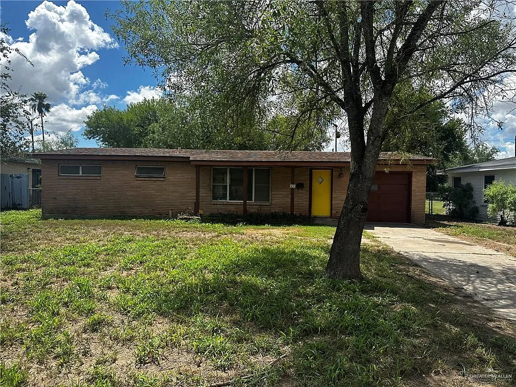 2 bed, 1.0 bath, 2055 sqft, $900 — Photo 1