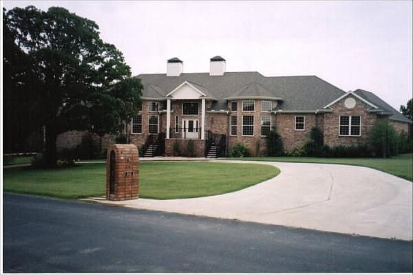 1st image of 106 Bowie Dr