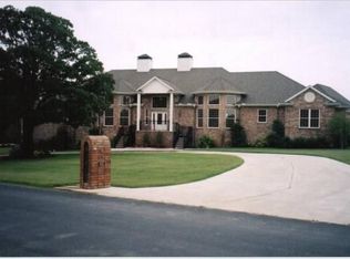 106 Bowie Dr, Lake Kiowa, TX 76240