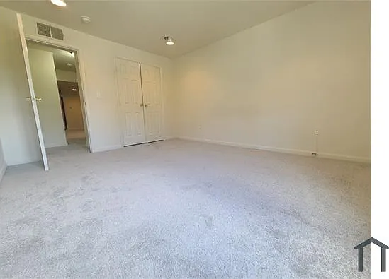 1 bed, 920 sqft, $1,250 — Photo 3
