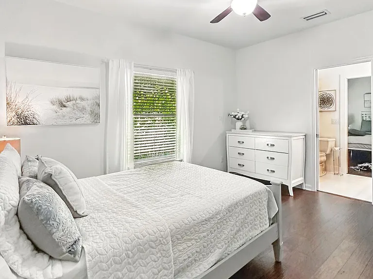 150A N Roscoe Blvd — Photo 45