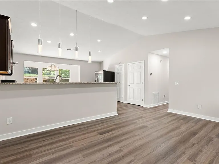 2050 Shaffer Rd — Photo 4