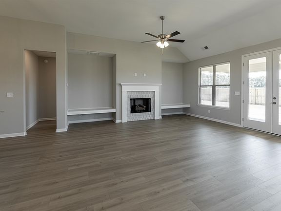 3rd image of 90 Hillside Dr